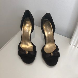 Purple/ brownish medium sized heels